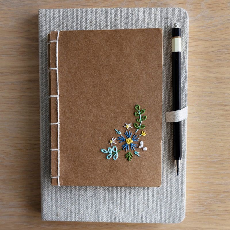 Others - Håndbrodert notatbok - Blomster