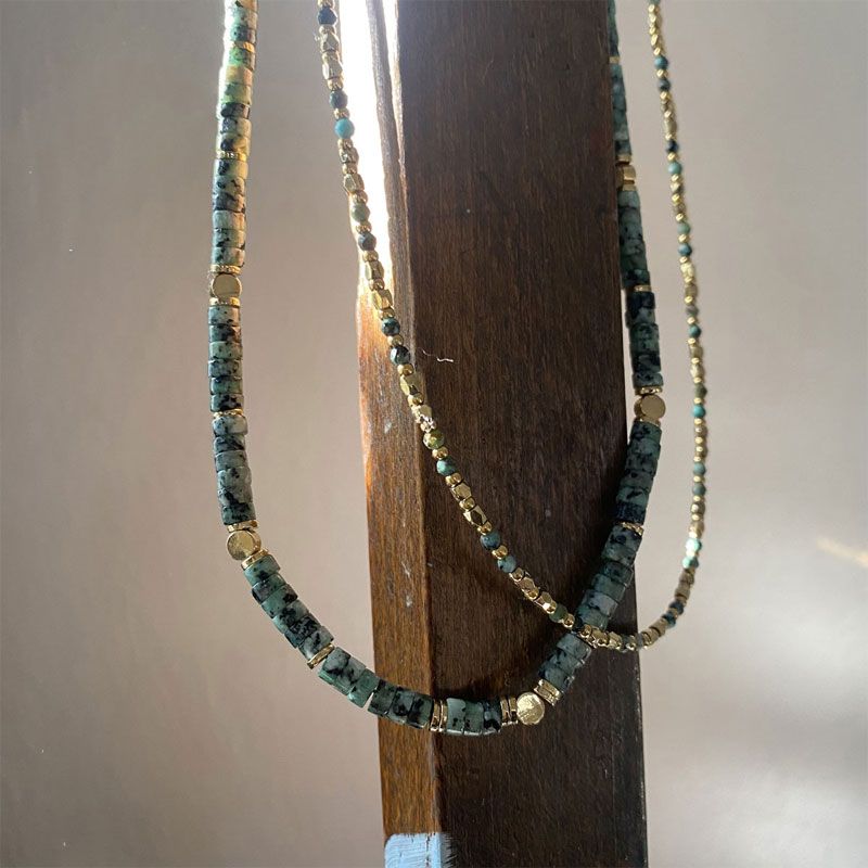 A&C - Wild Nature kort kjede med stener - Grønn